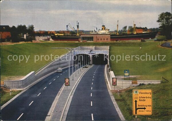 Rendsburg Strassentunnel unter Nord Ostsee Kanal
