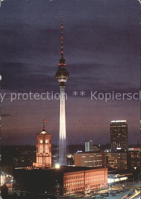 Berlin Fersehturm und Rotes Rathaus bei Nacht