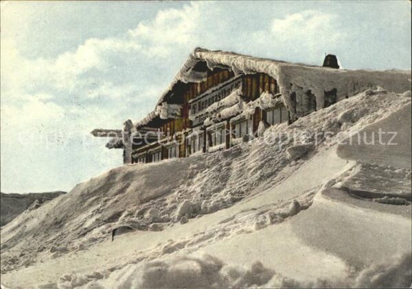 Inselsberg Schmalkalden Berghaus tief verschneit