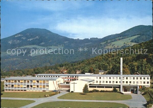 Salzburg Oesterreich St. Usula mit Gaisberg