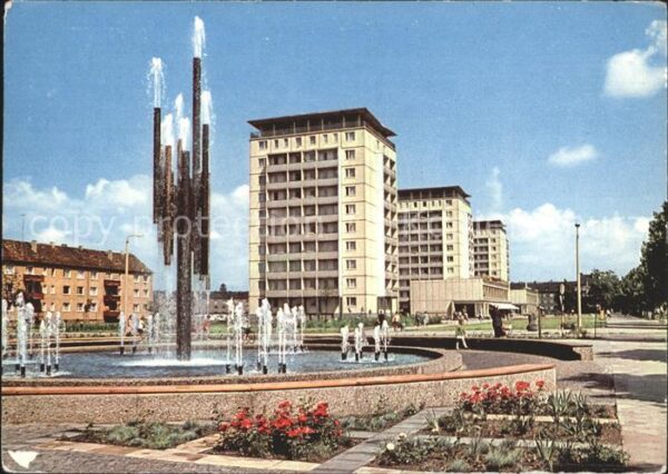 Halle Saale Chemiebrunnen und Hochhäuser in der Len