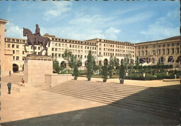 Bruxelles Bruessel Mont des Arts Denkmal von König Albert
