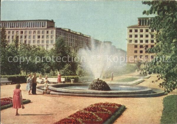 St Petersburg Leningrad Parkanlage vor dem Gebäude des Newski B