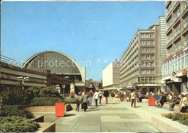 Berlin Am Bahnhof Alexanderplatz