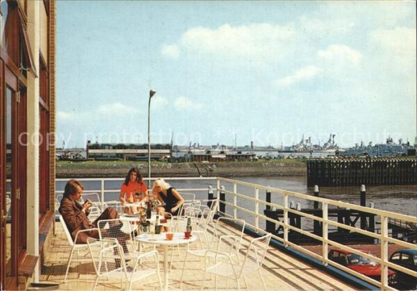 Den Helder Terrassen Cafe Lands End met zicht op h