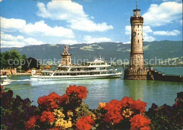 Motorschiffe Leuchtturm Lindau Bodensee Hafeinfahrt