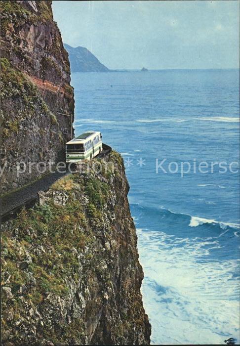 Madeira Portugal Strasse an der SteilküsteBus