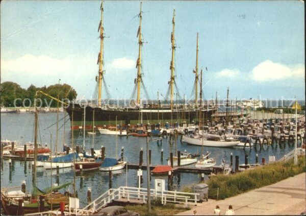 Travemuende Ostseebad Yachthafen Segelschiff