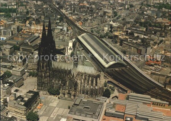Koeln Rhein Fliegeraufnahme Dom Hauptbahnhof Römisc