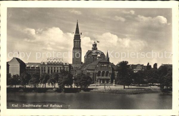 Kiel Stadttheater mit Rathaus