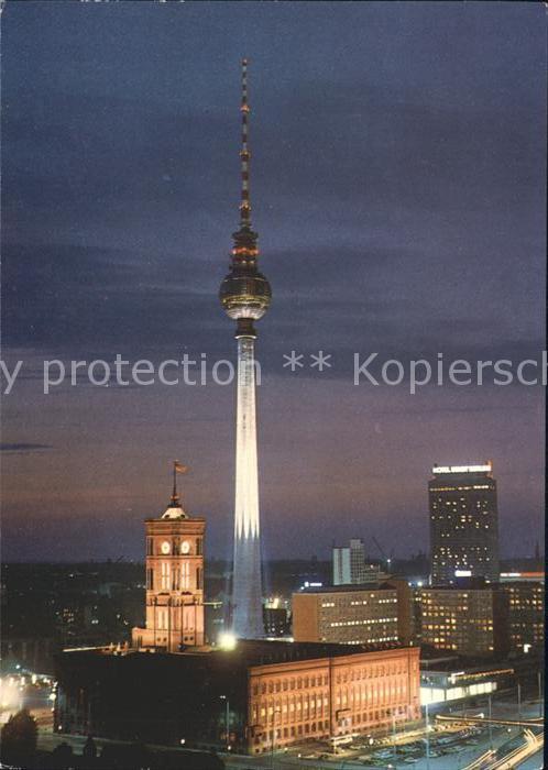 Berlin Fernsehturm UKW Turm bei Nacht