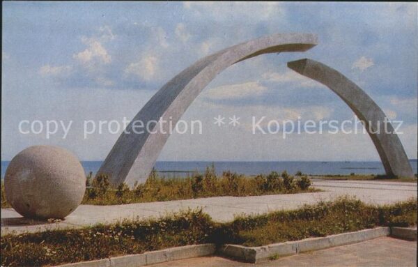 St Petersburg Leningrad Memorial complex The Broken Ring