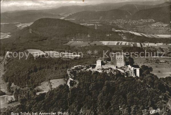 Annweiler Trifels Burg Trifels Fliegeraufnahme