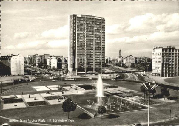 Berlin Ernst Reute Platz mit Springbrunnen
