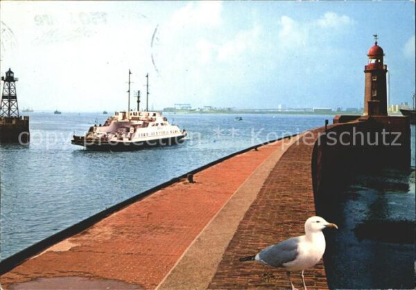 Motorboote Bremerhaven Hafenmole Möwe Leuchtturm