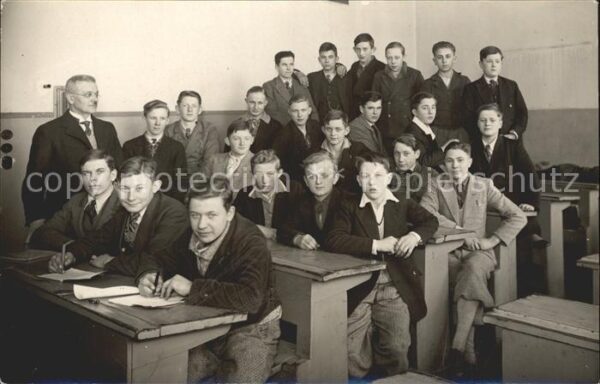 Schule School Ecole Escuela Scuola-- Lehrer Schüler Gruppenfoto