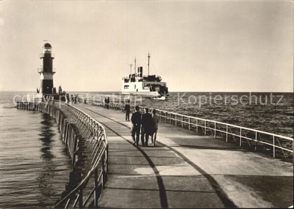 Leuchtturm Lighthouse Schiff Mole Warnemünde
