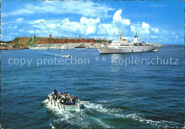 Helgoland Reede mit Seebäderschiffen und Brandung