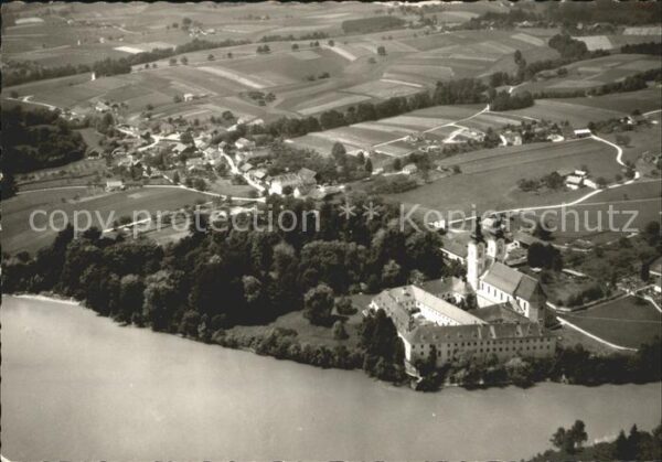 Vornbach ehemalige Klosterkirche mit Schloß Flie