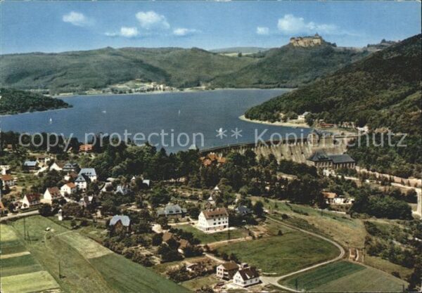 Edersee mit Sperrmauer und Schloß Waldeck Flieg