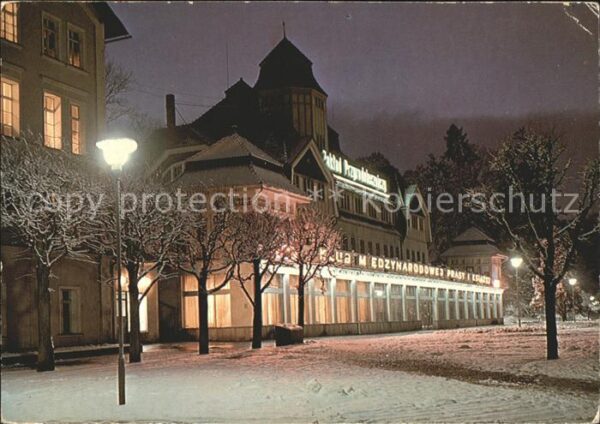 Kudowa-Zdroj Gebäude bei Nacht