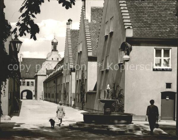 Augsburg Fuggerei mit St Markus Kirche Brunnen