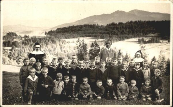 Nesselwang Kindergruppenfoto mit Schwestern