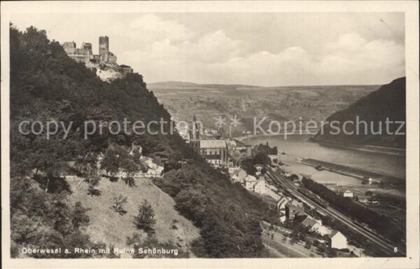 Oberwesel Rhein mit Ruine Schönburg