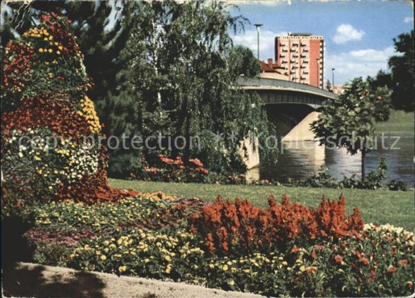 Ingolstadt Donau Donaubrücke Blumenanlagen Hochhaus