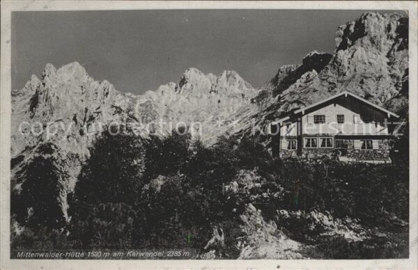 Mittenwald Bayern Mittenwalder Hütte mit Karwendelgebirge