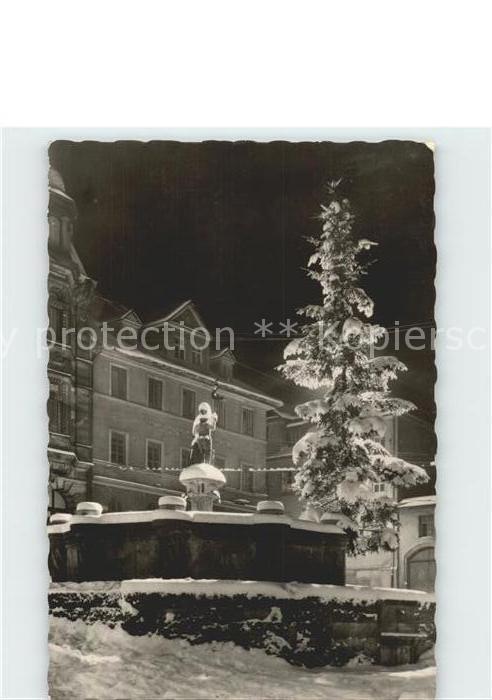 Poessneck Marktbrunnen mit Weihnachtsbaum bei Nac