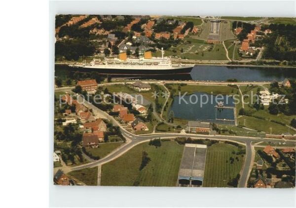 Rendsburg MS Europa im Nordostsee Kanal über dem