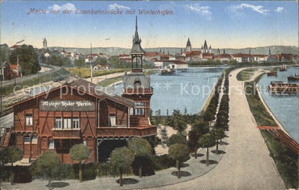 Mainz Rhein Blick von der Eisenbahnbrücke mit Winte
