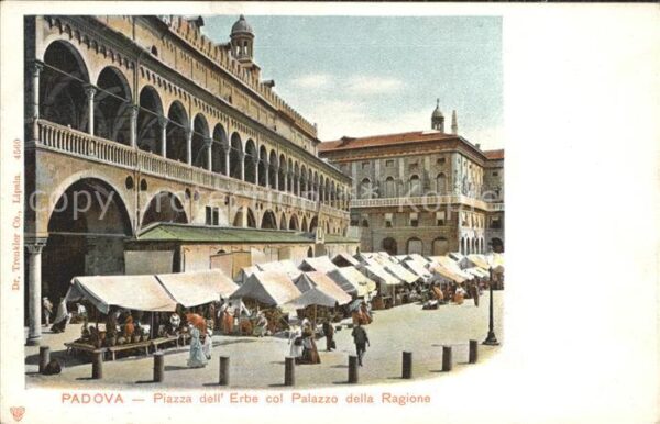 Padova Piazza dell Erbe col Palazzo della Ragi