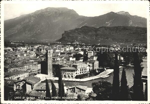Riva del Garda con Monte Rocchetta