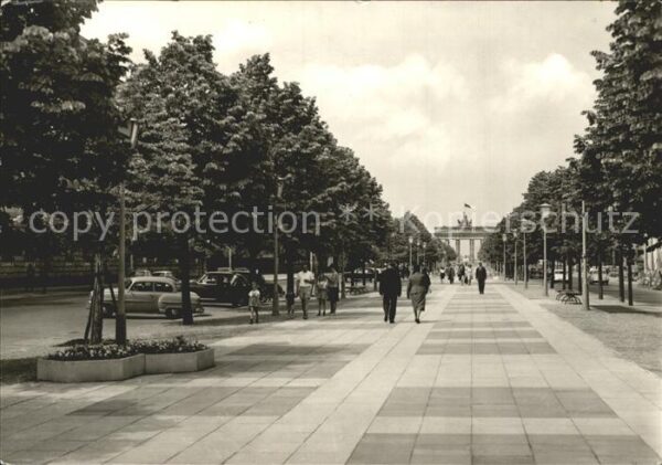 Berlin Unter den Linden mit Brandenburger Tor