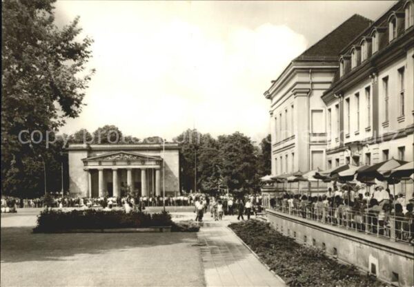 Berlin OpernCafe und Mahnmal Unter den Linden