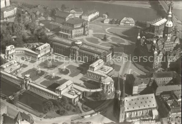 Dresden Fliegeraufnahme Zwinger und Theaterplat
