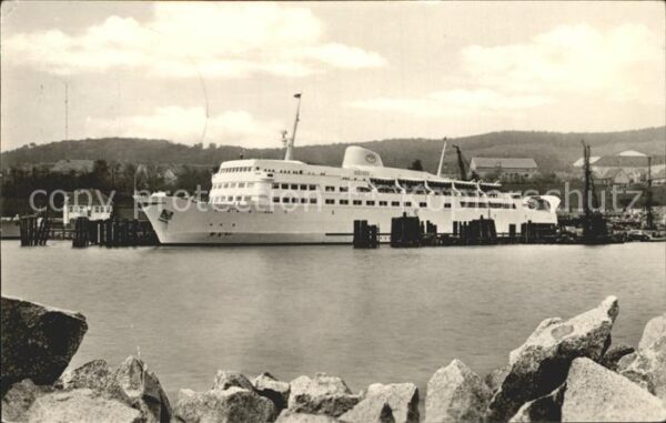 Faehre Ferry Bac Traghetto-- Schwedenfähre Trelleborg Hafen Sassnitz