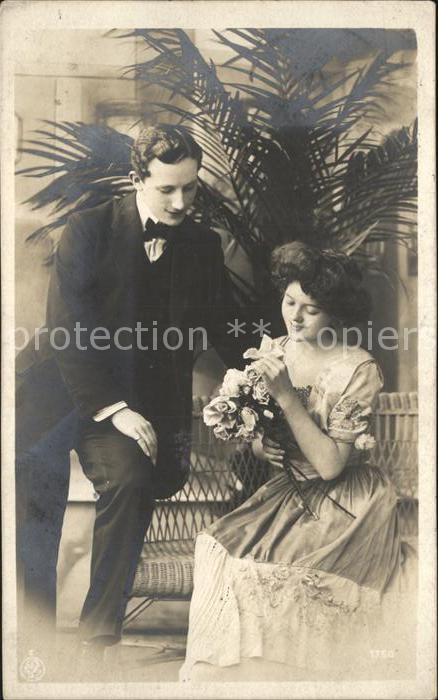 Foto NPG Nr. 1750 Paar Poesie Rosen