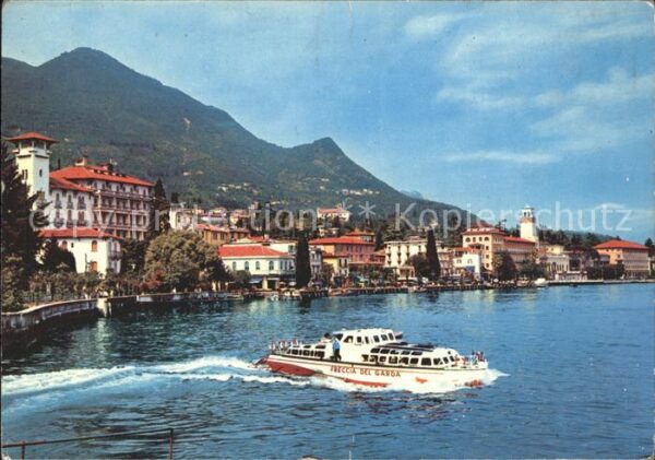 Gardone Garda Seepanorama Motorboot
