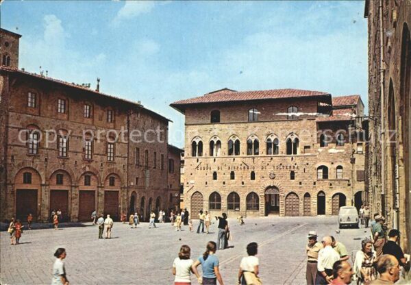 Volterra Citta Etrusca Piazza dei Priori Palazzo