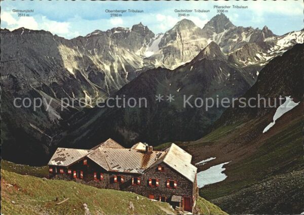Innsbruckerhuette Berghaus im Stubaital Alpenpanorama