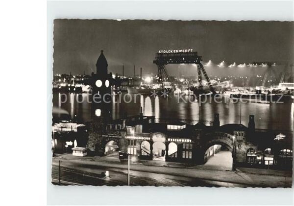Hamburg St. Pauli Landungsbrücken bei Nacht