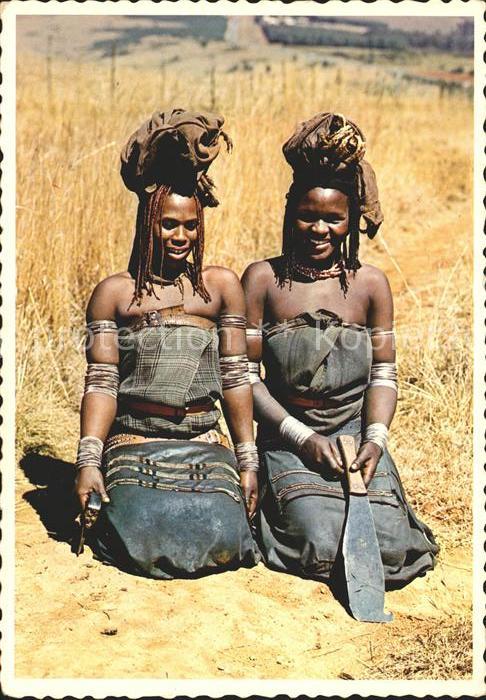 Suedafrika Southafrica RSA Pondowomen Eingeborene Fraue in Tracht