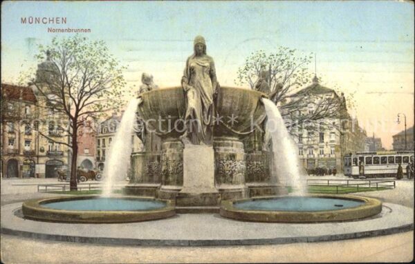 Muenchen Nornenbrunnen