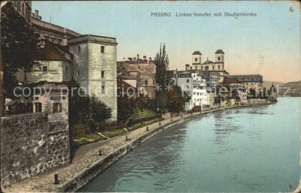 Passau Linkes Innufer mit Studienkirche
