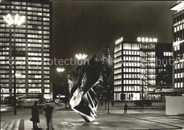 Berlin Ernst-Reuter-Platz Plastik Die Flamme v