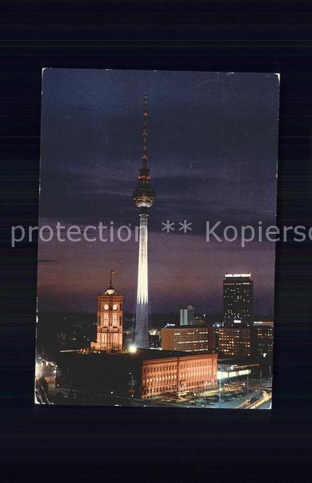 Berlin Rotes Rathaus Fernsehturm bei Nacht