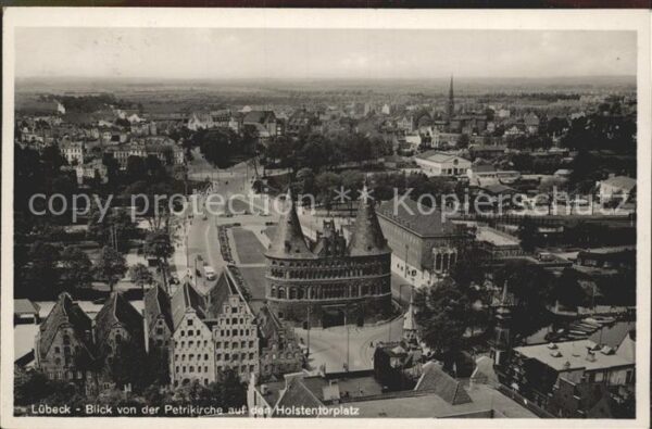 Luebeck Blick von Petrikirche auf Holstentorpla